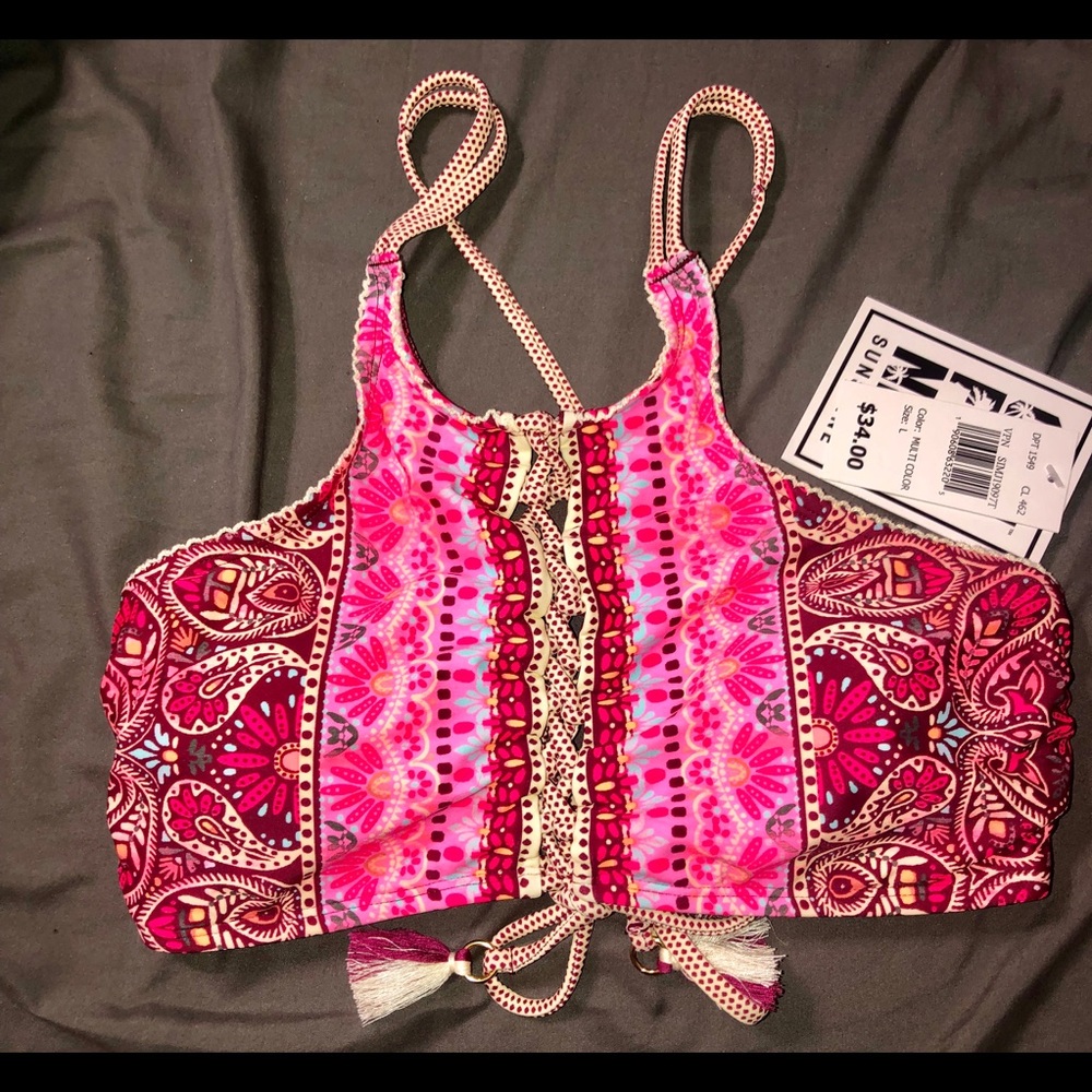 Women’s swimsuit top